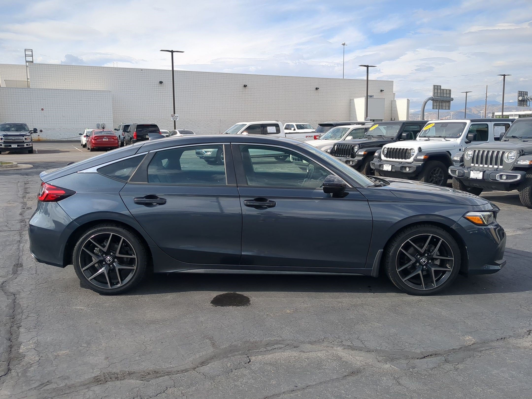 Used 2022 Honda Civic Sport Touring image 2