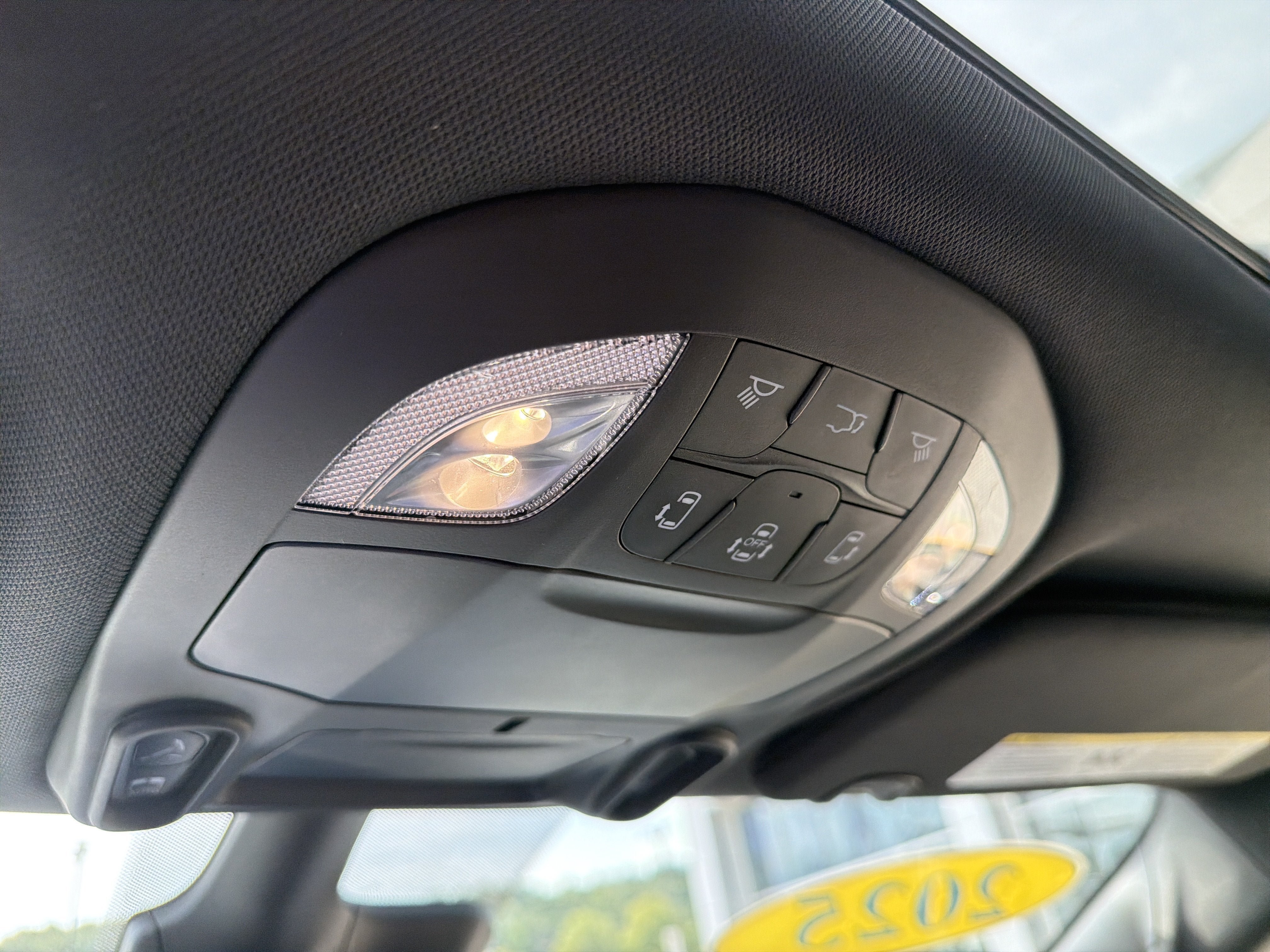 Used 2025 Chrysler Pacifica Limited FWD image 35