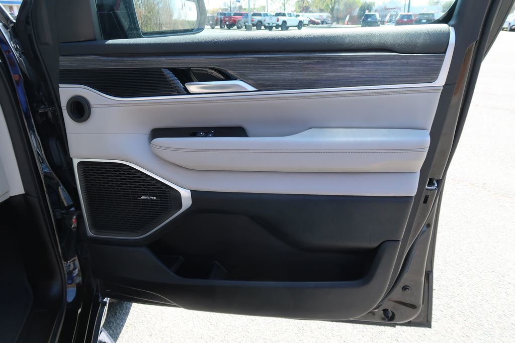 Used 2024 Jeep Wagoneer L Series II image 39