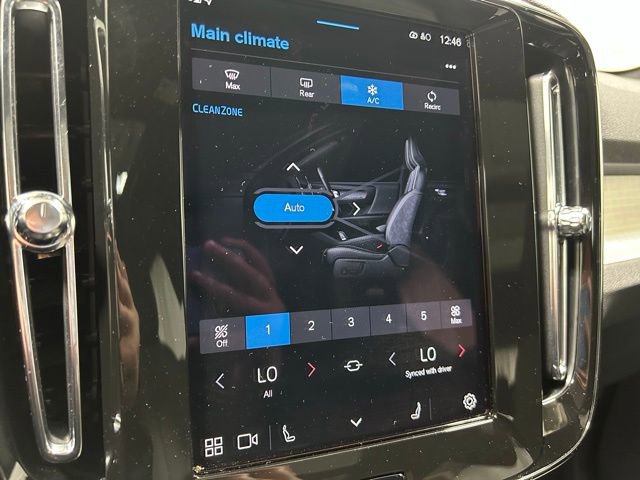 Certified 2025 Volvo XC40 B5 Core image 21