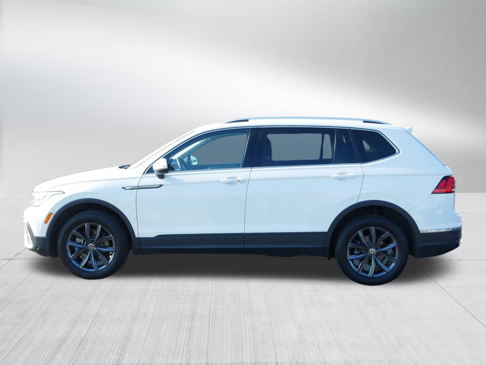 Used 2022 Volkswagen Tiguan SE AWD/4WD image 4