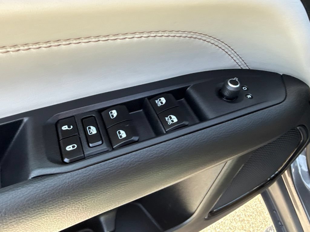 Certified 2023 Jeep Compass Limited AWD/4WD image 18