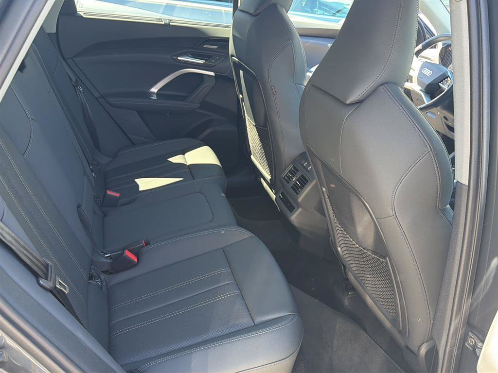 Used 2025 Audi Q5 Premium Plus w/ Premium Plus AWD/4WD image 7