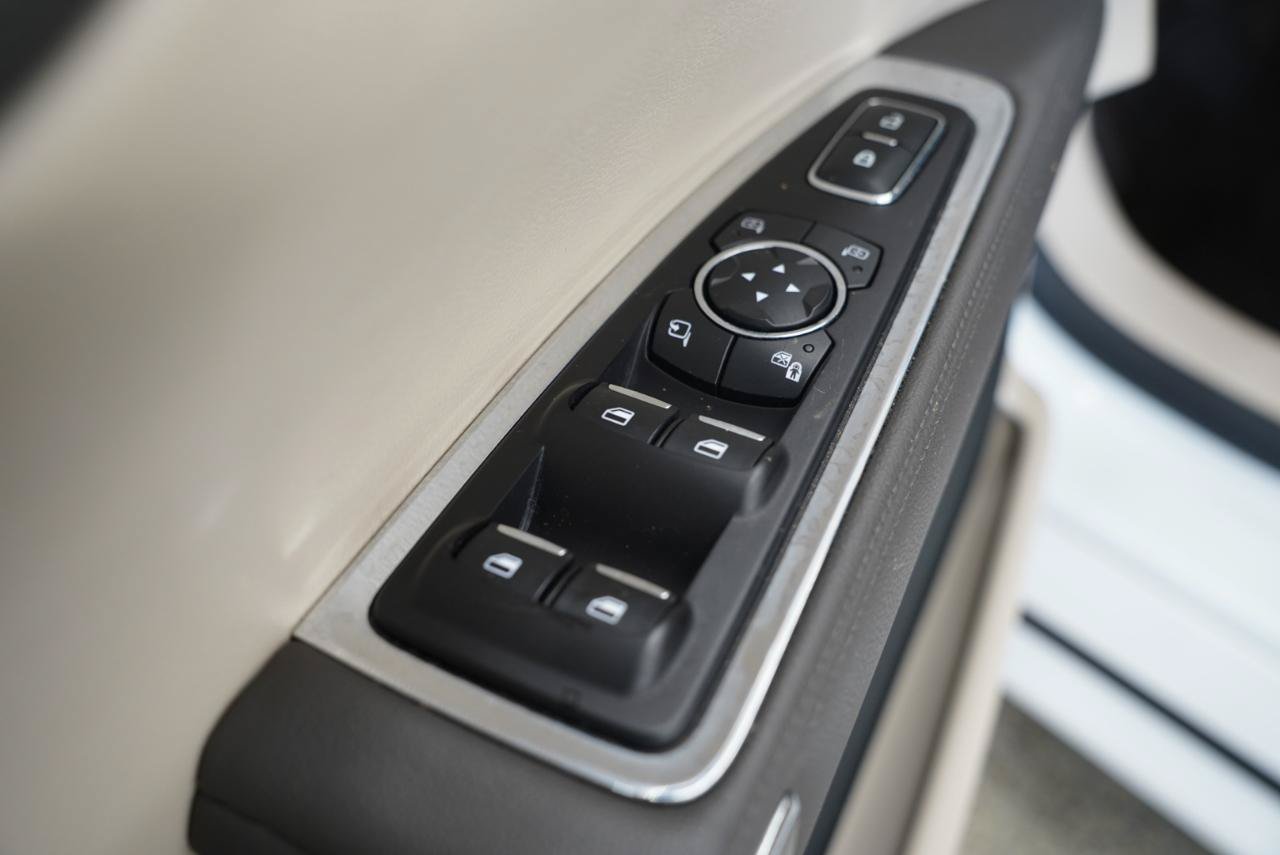 Used 2018 Lincoln Continental Select w/ Continental Climate Package FWD image 25