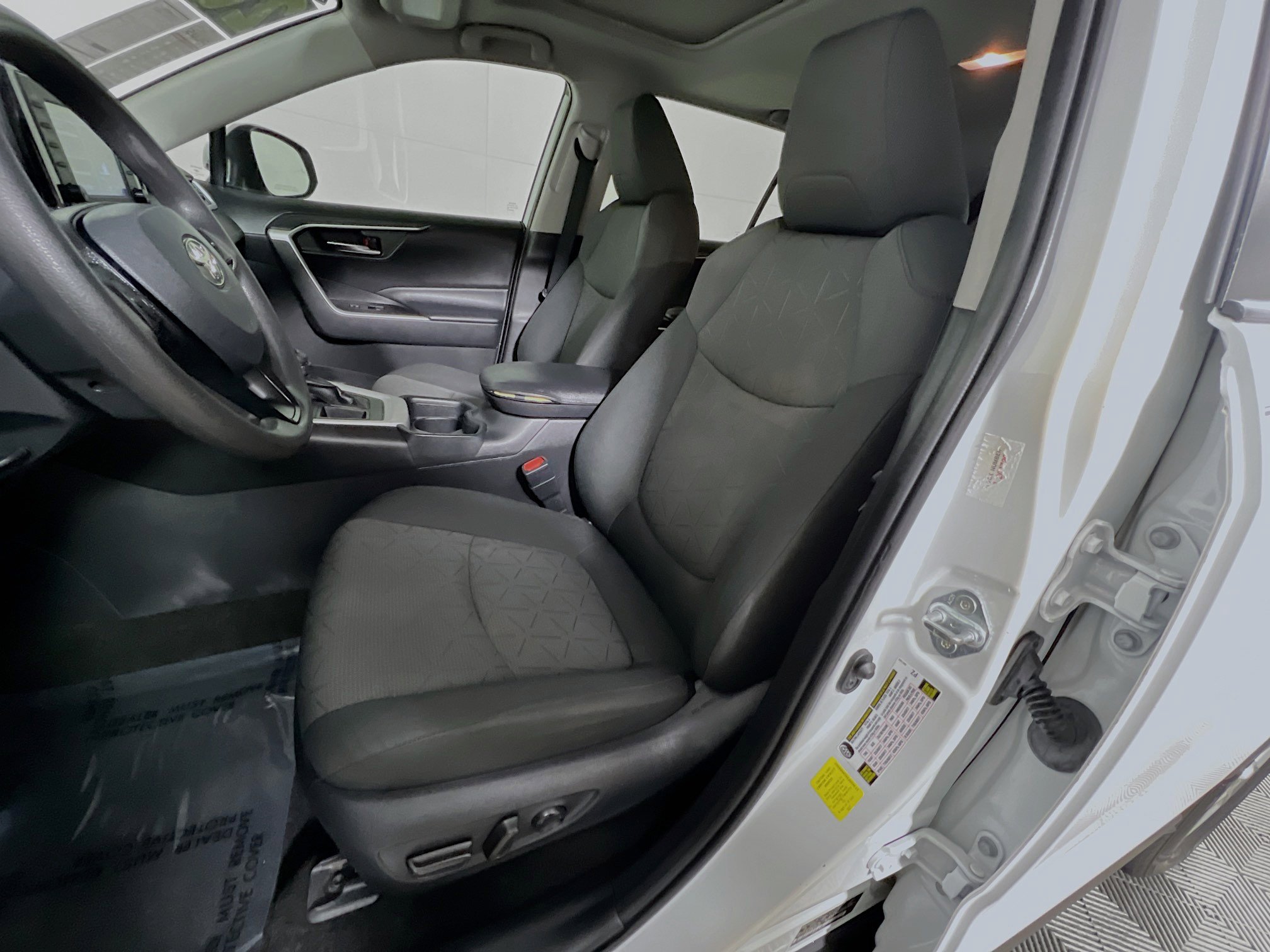 Used 2020 Toyota RAV4 XLE w/ Convenience Package image 15