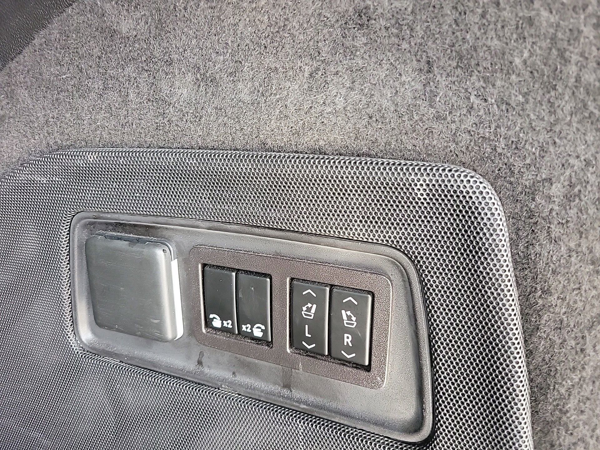 Used 2023 Cadillac Escalade ESV Premium Luxury image 19