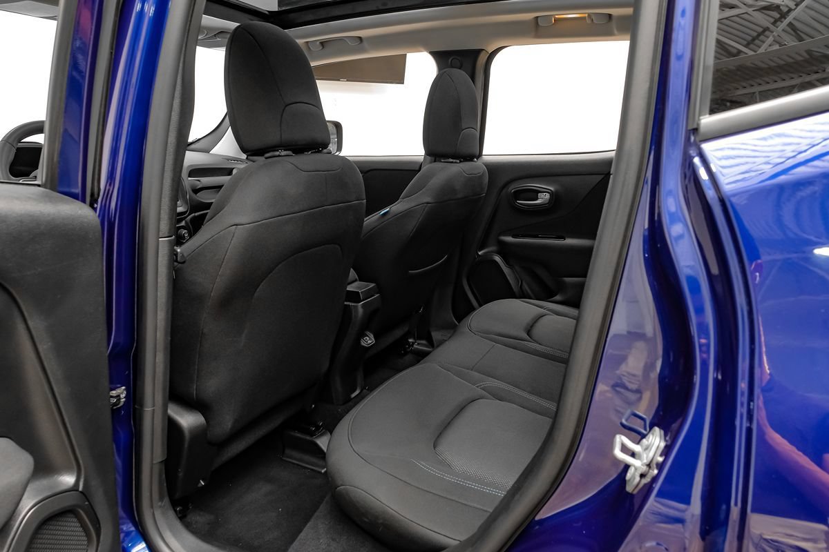 Used 2021 Jeep Renegade Latitude AWD/4WD image 32