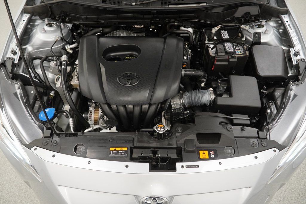 Used 2020 Toyota Yaris XLE image 48