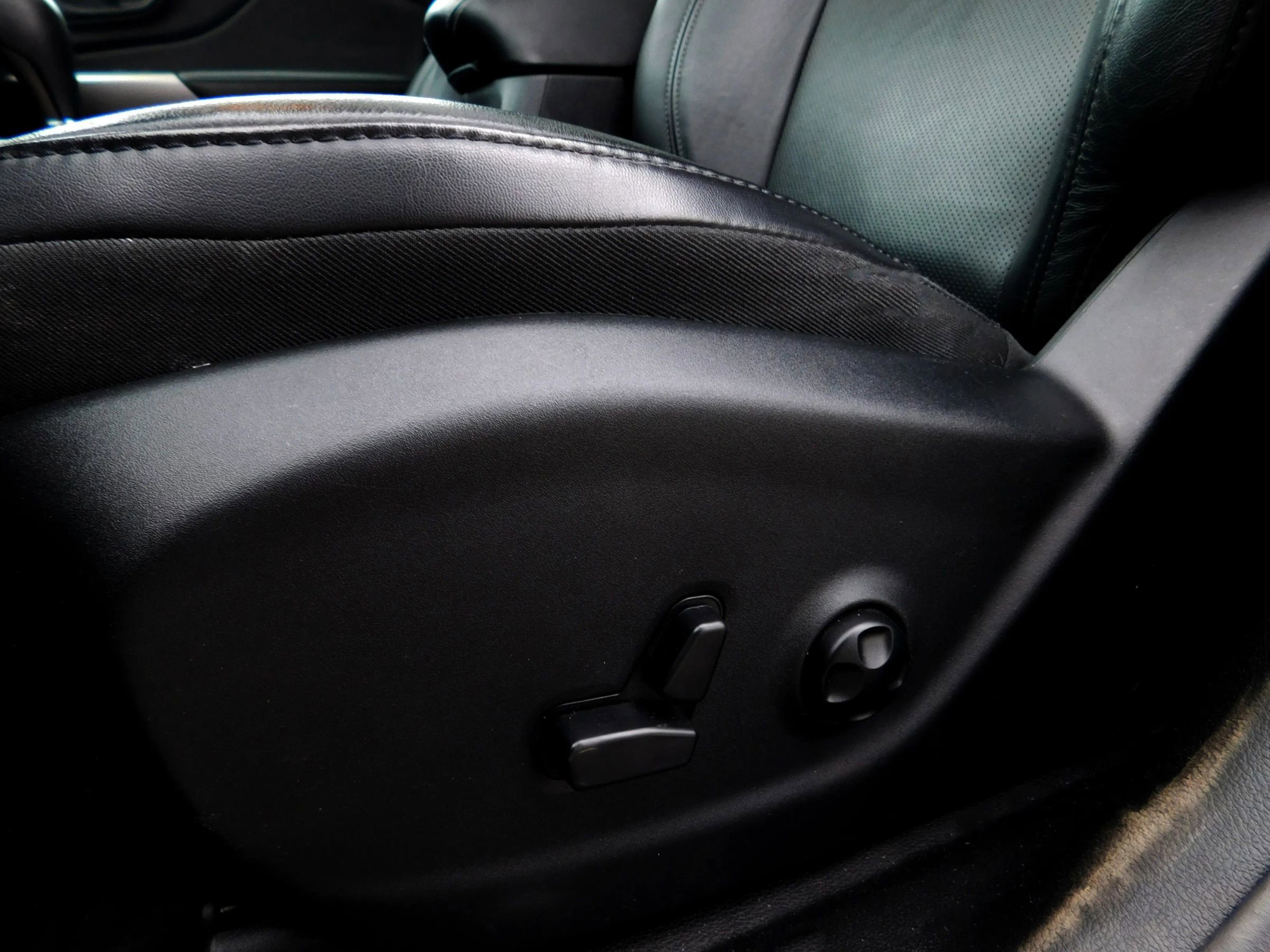 Used 2019 Jeep Cherokee Limited AWD/4WD image 17
