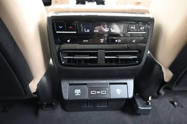Used 2023 Acura MDX SH-AWD w/ Advance Package image 17