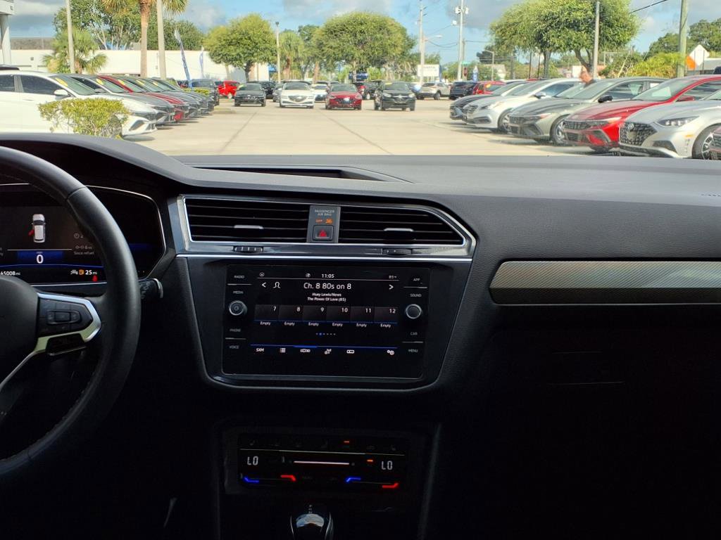 Used 2022 Volkswagen Tiguan SE w/ Panoramic Sunroof Package image 19