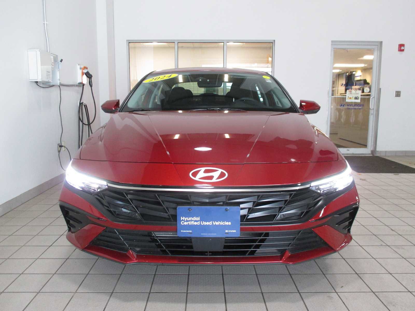 Used 2024 Hyundai Elantra SEL w/ Convenience Package image 2