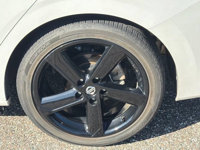 Used 2023 Nissan Sentra SR w/ Midnight Edition Package FWD image 16