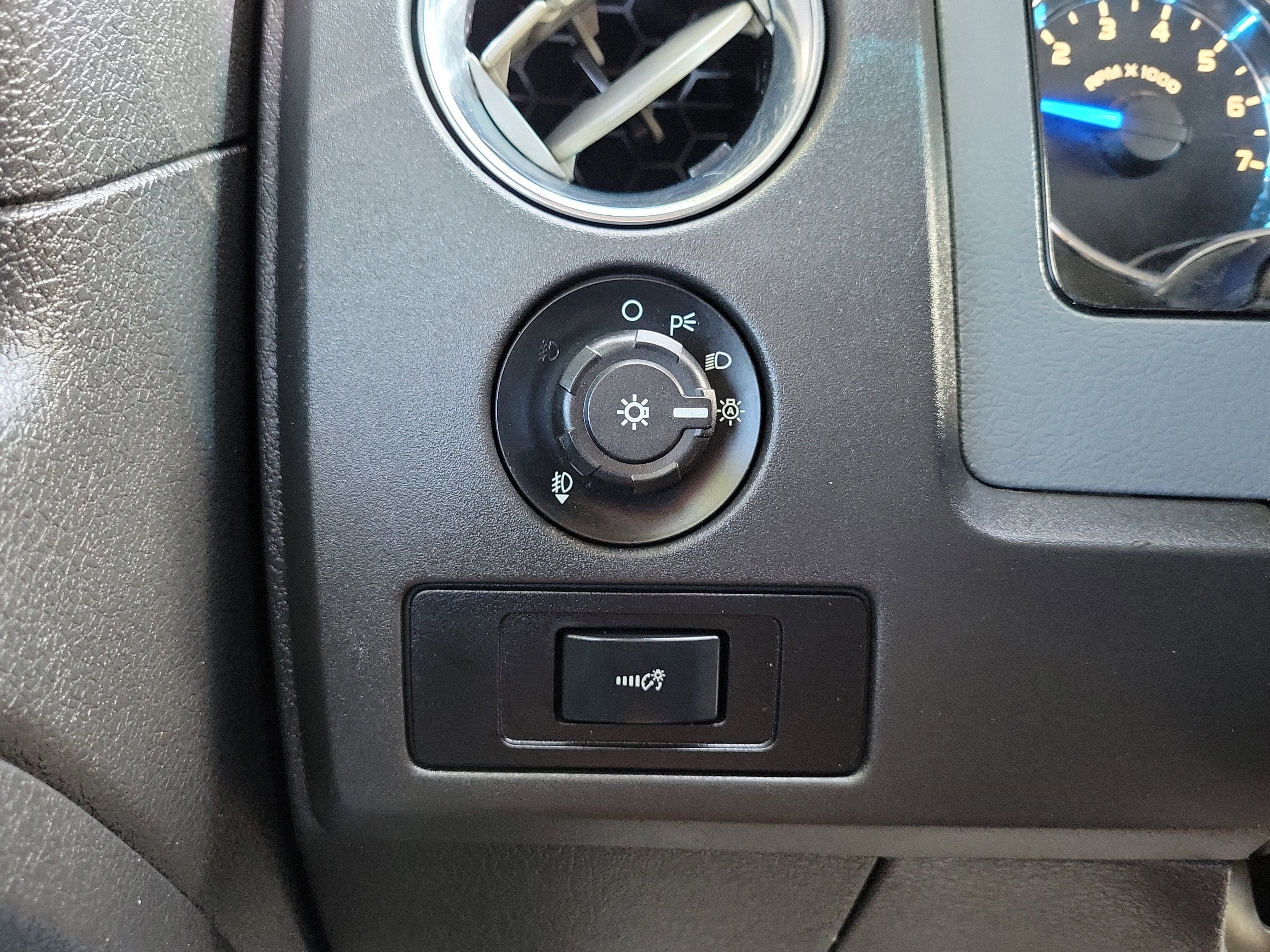 Used 2014 Ford F150 XLT w/ Equipment Group 302A Luxury image 28