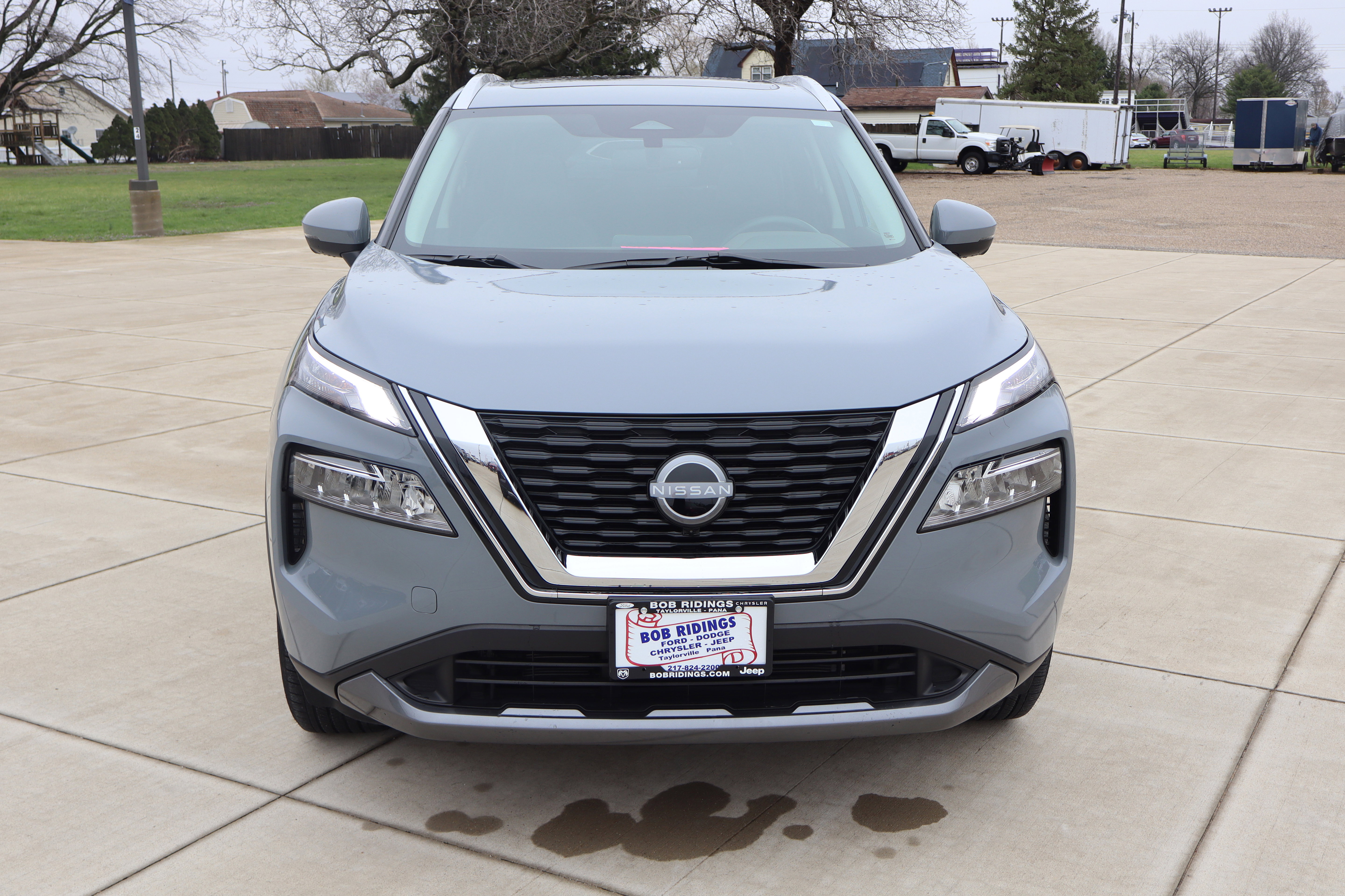 Used 2023 Nissan Rogue SL image 2