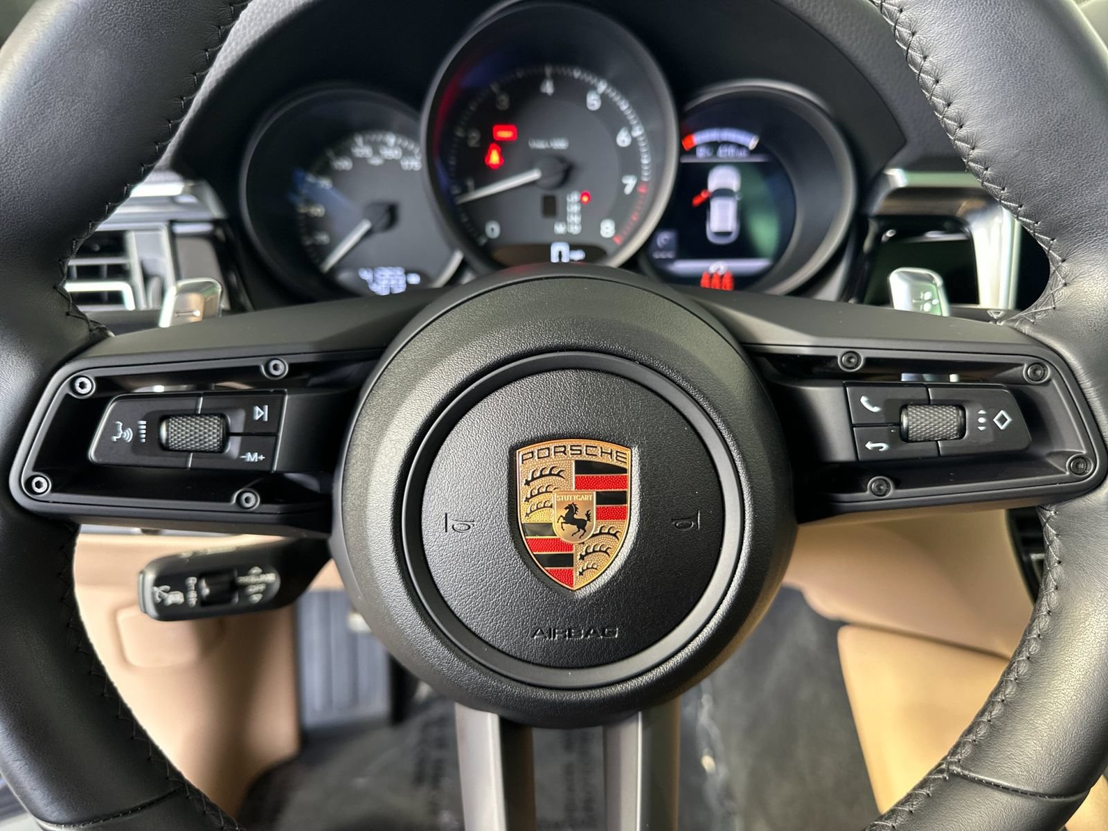 Certified 2023 Porsche Macan AWD/4WD image 27