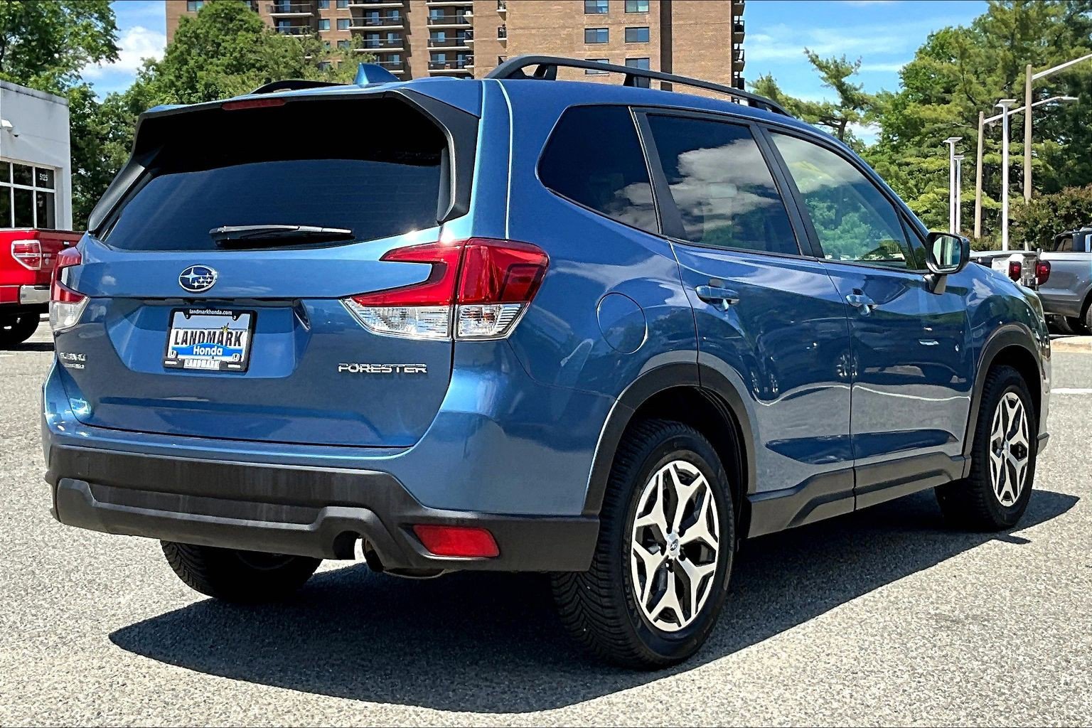 Used 2022 Subaru Forester Premium AWD/4WD image 2