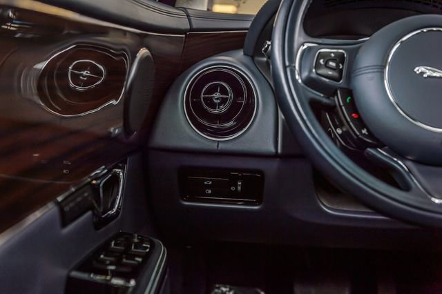 Used 2015 Jaguar XJ L Portfolio image 28