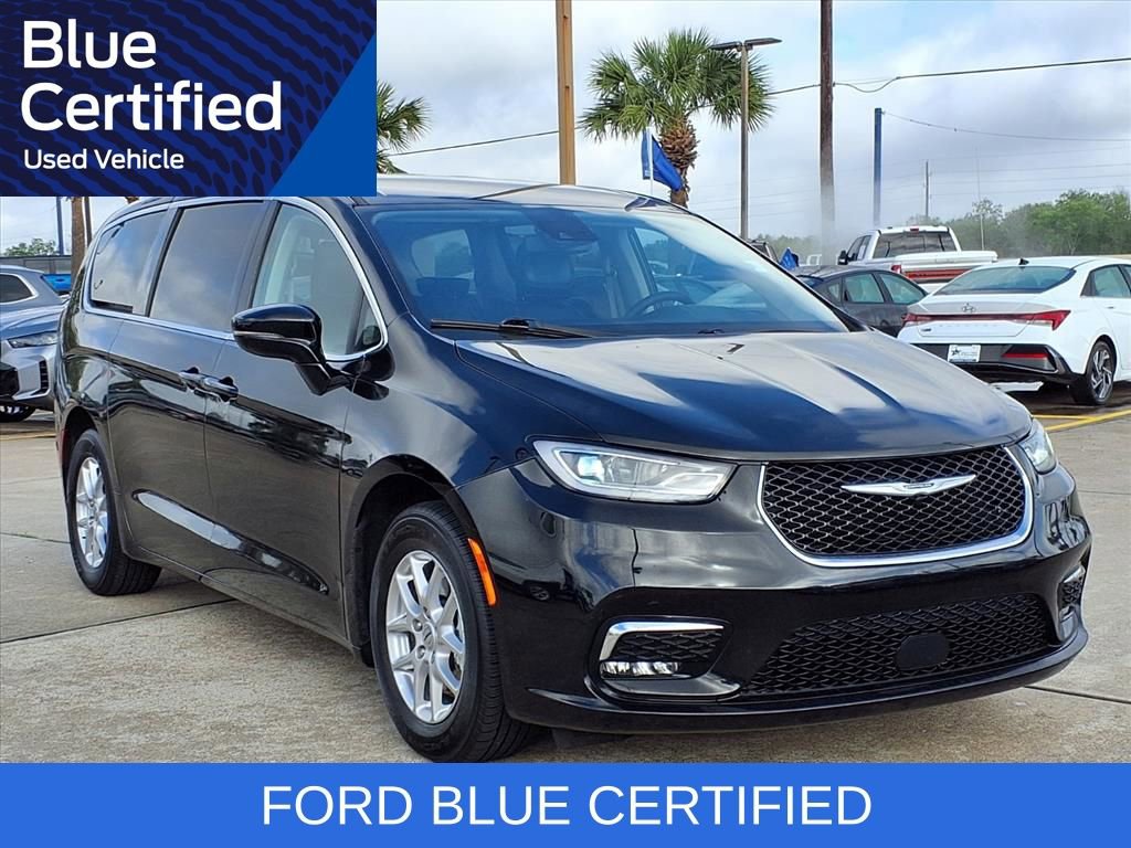 Used 2024 Chrysler Pacifica Touring-L FWD image 7