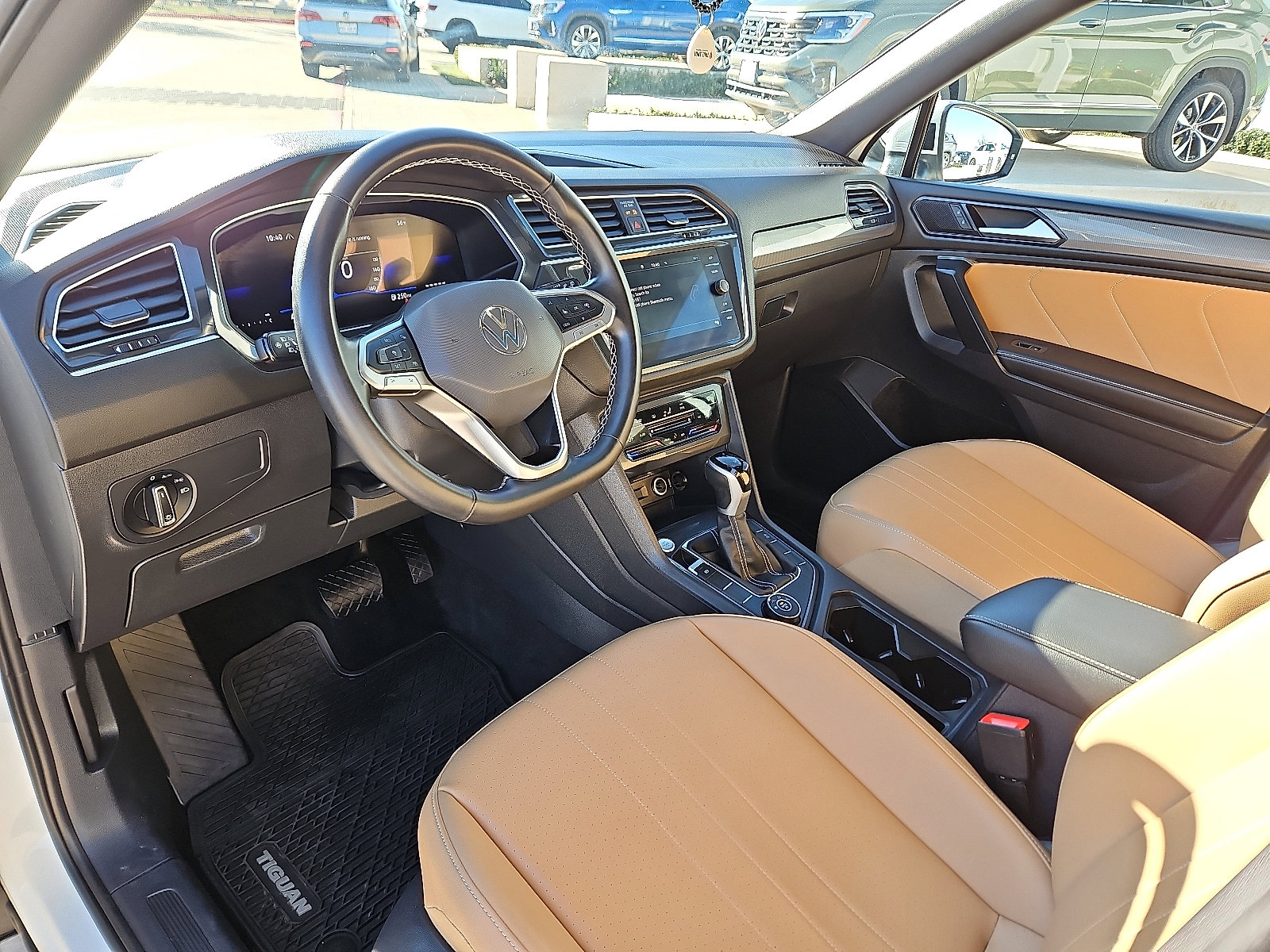 Certified 2024 Volkswagen Tiguan SE image 11