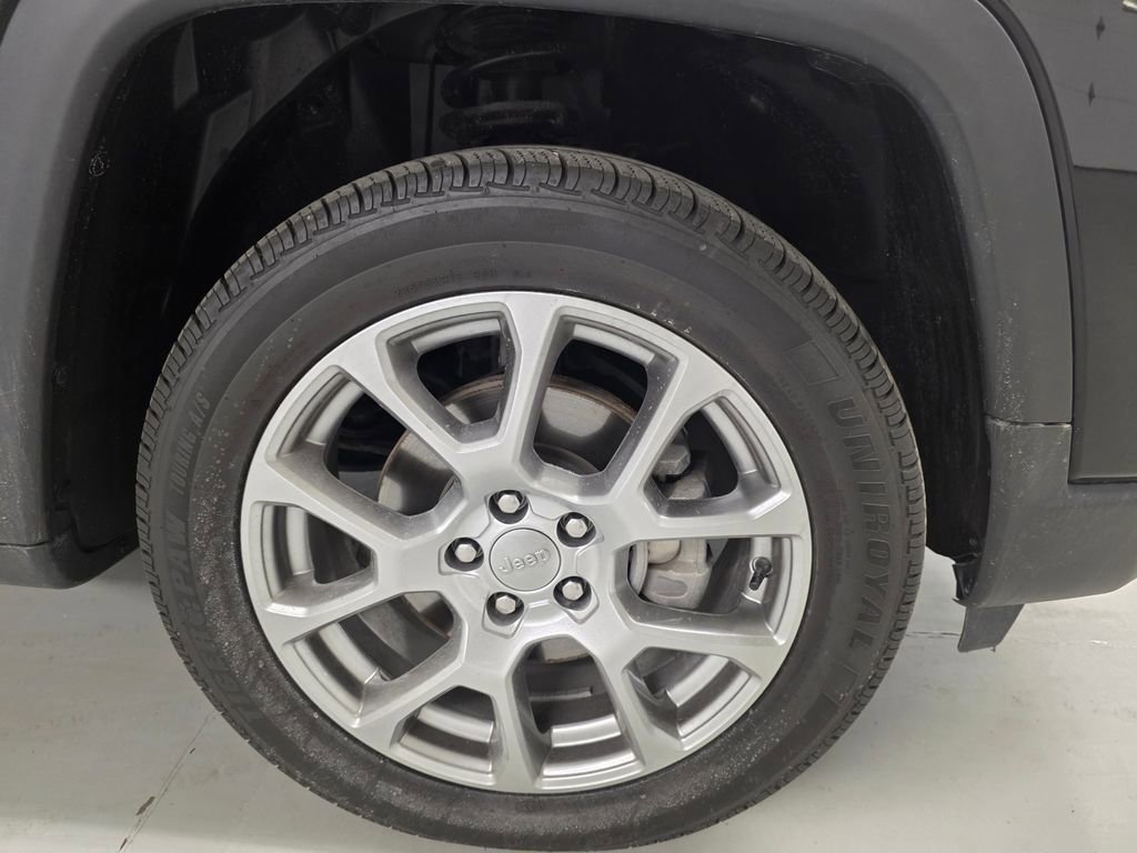 Used 2022 Jeep Compass Latitude image 9