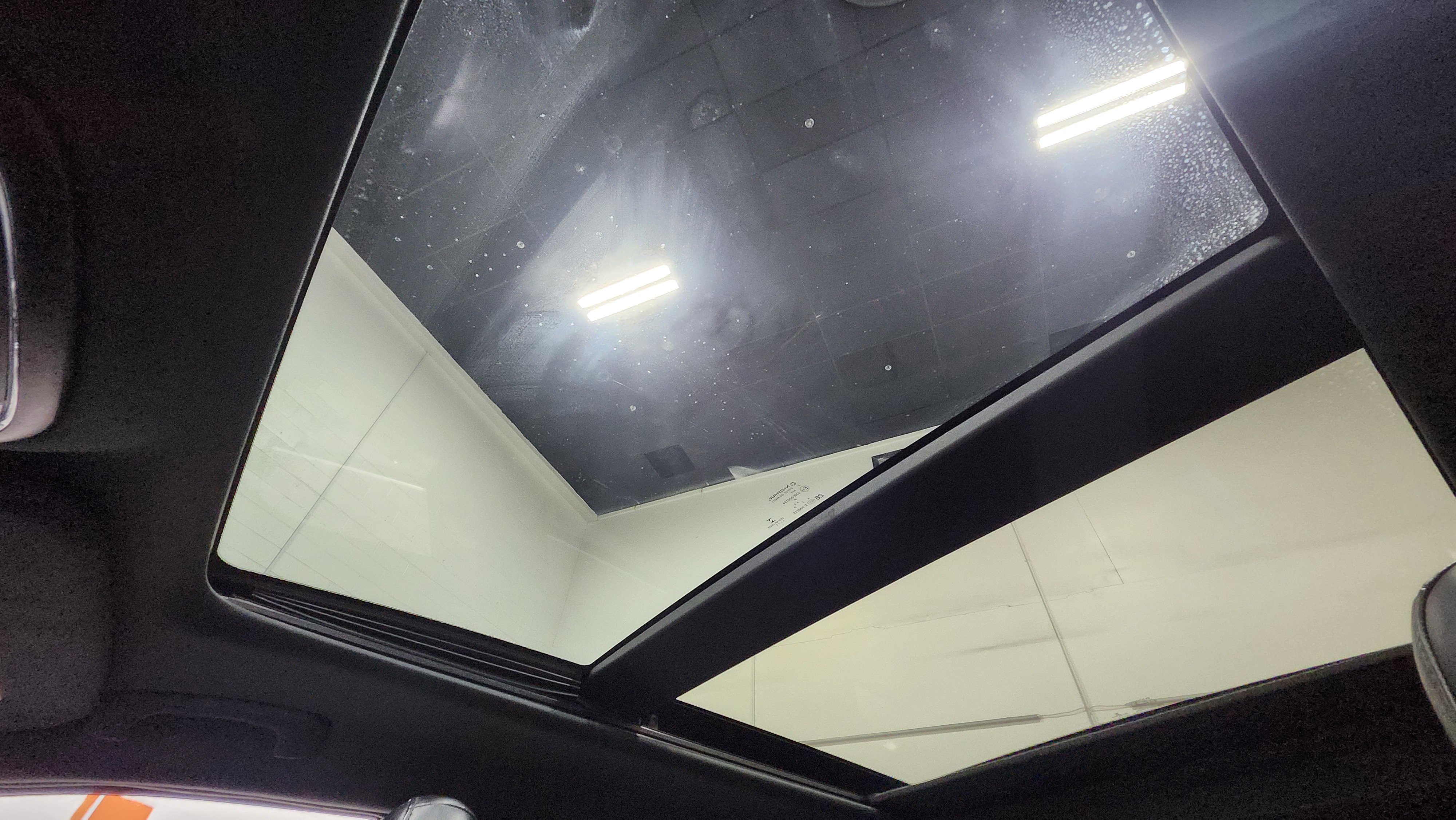 Used 2015 Jeep Grand Cherokee Limited w/ Luxury Group II image 2