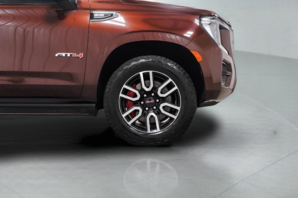 Used 2022 GMC Yukon AT4 w/ Technology Package AWD/4WD image 7