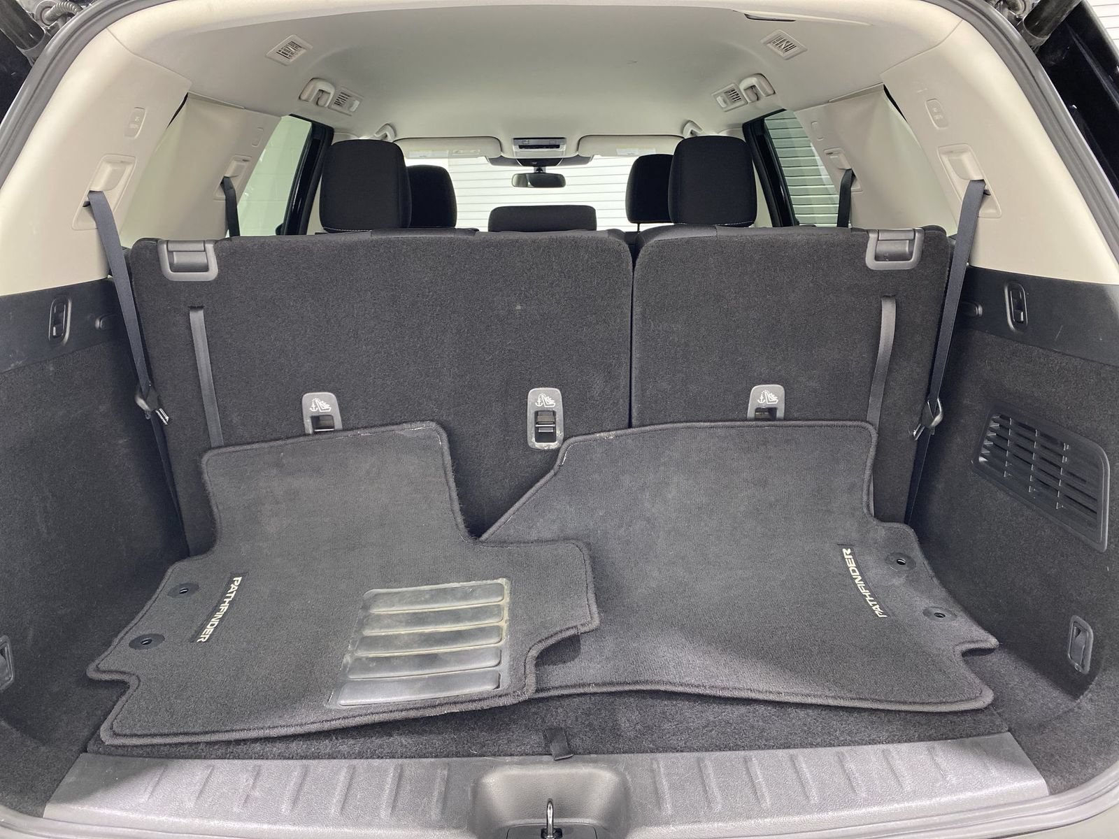 Used 2025 Nissan Pathfinder SV AWD/4WD image 23