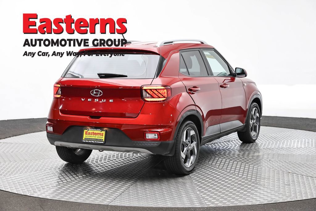 Used 2024 Hyundai Venue Limited FWD image 5