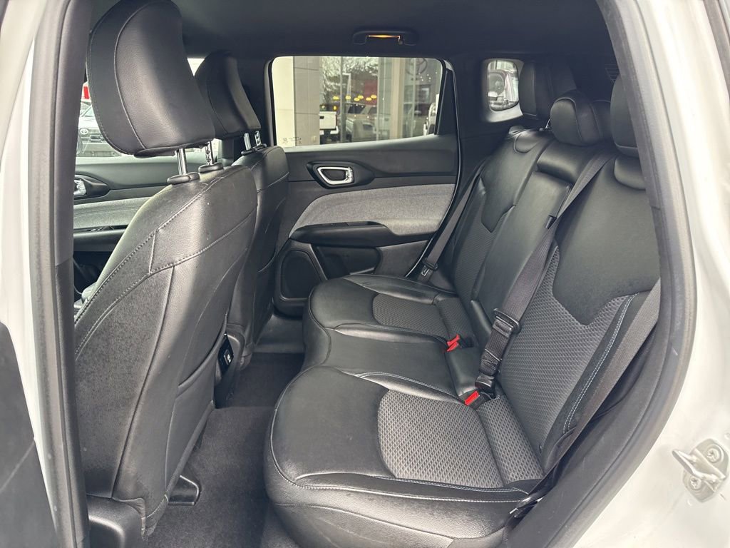Used 2025 Jeep Compass Latitude image 16