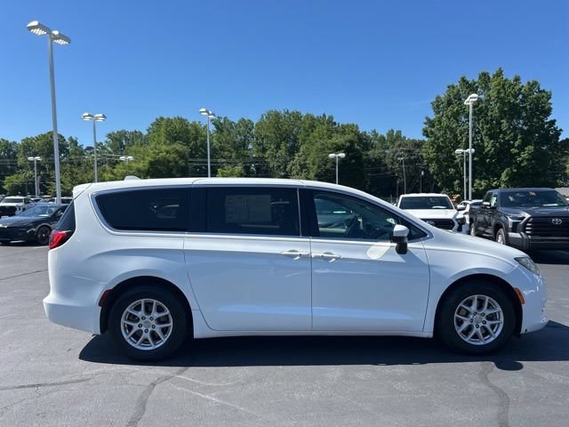 Used 2017 Chrysler Pacifica Touring FWD image 5