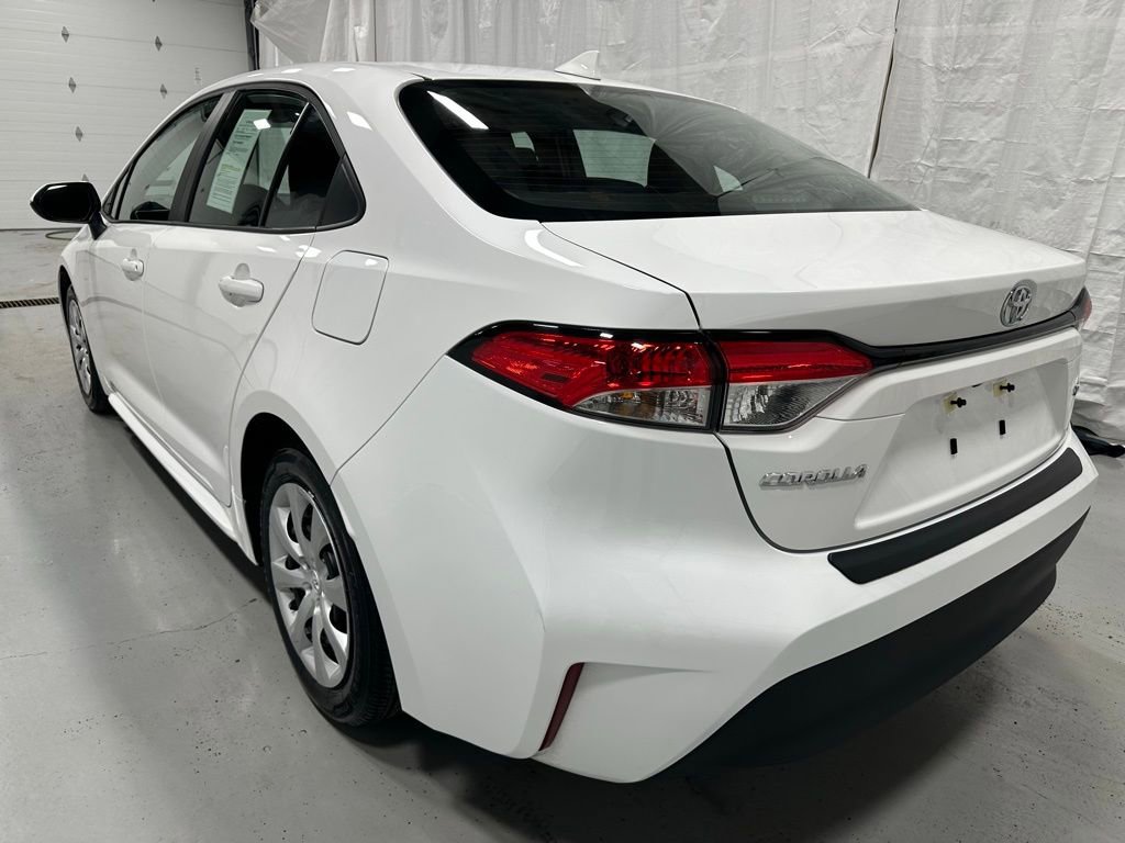 Used 2025 Toyota Corolla LE FWD image 5