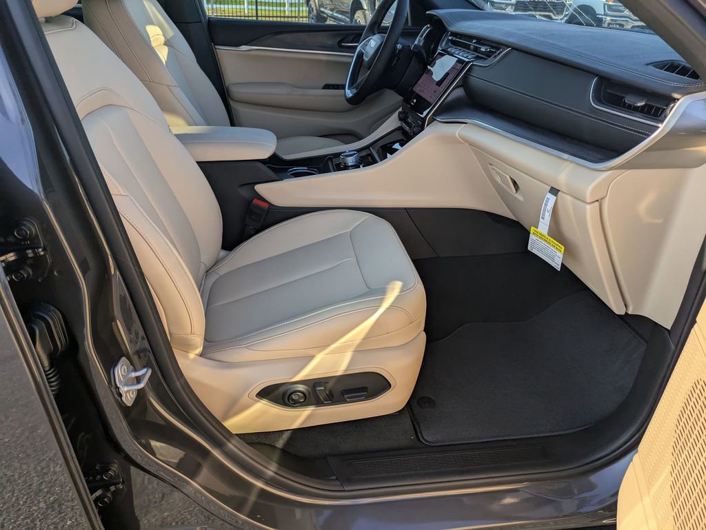 New 2025 Jeep Grand Cherokee L Limited image 34