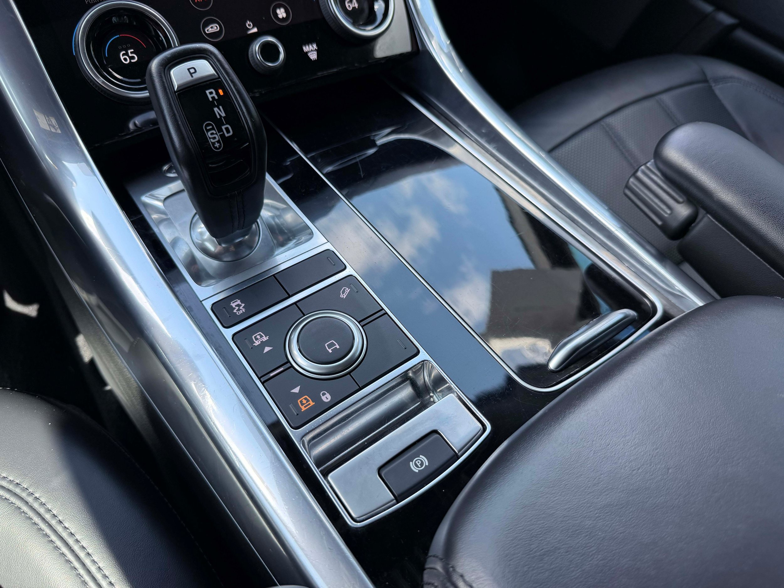 Used 2019 Land Rover Range Rover Sport HSE AWD/4WD image 28
