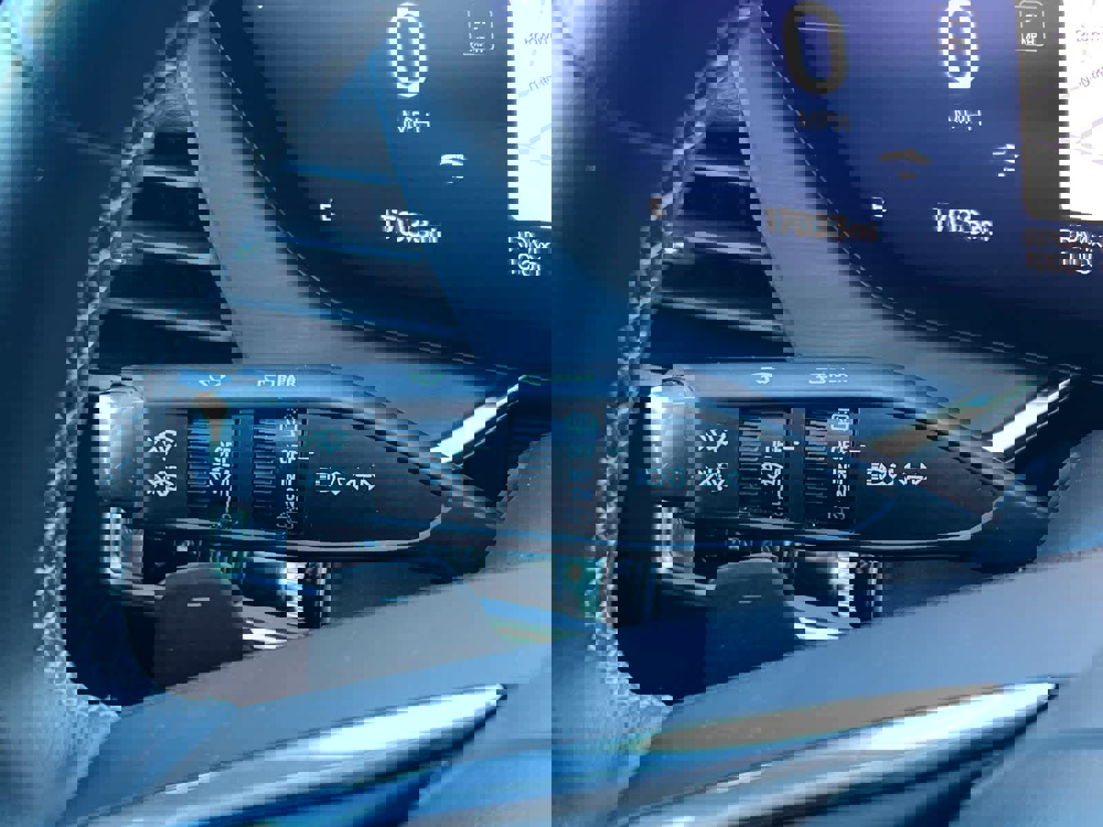 Certified 2025 Buick Envision Preferred image 19