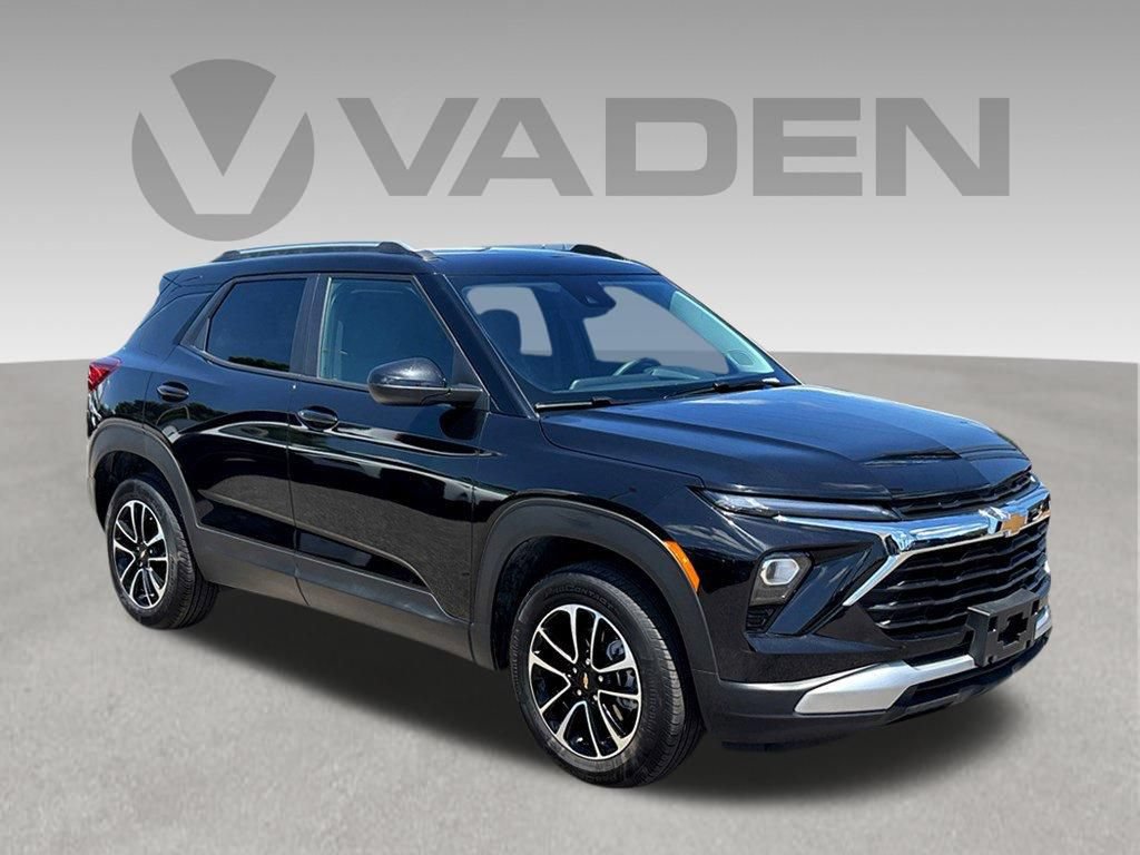 Used 2025 Chevrolet TrailBlazer LT AWD/4WD image 1