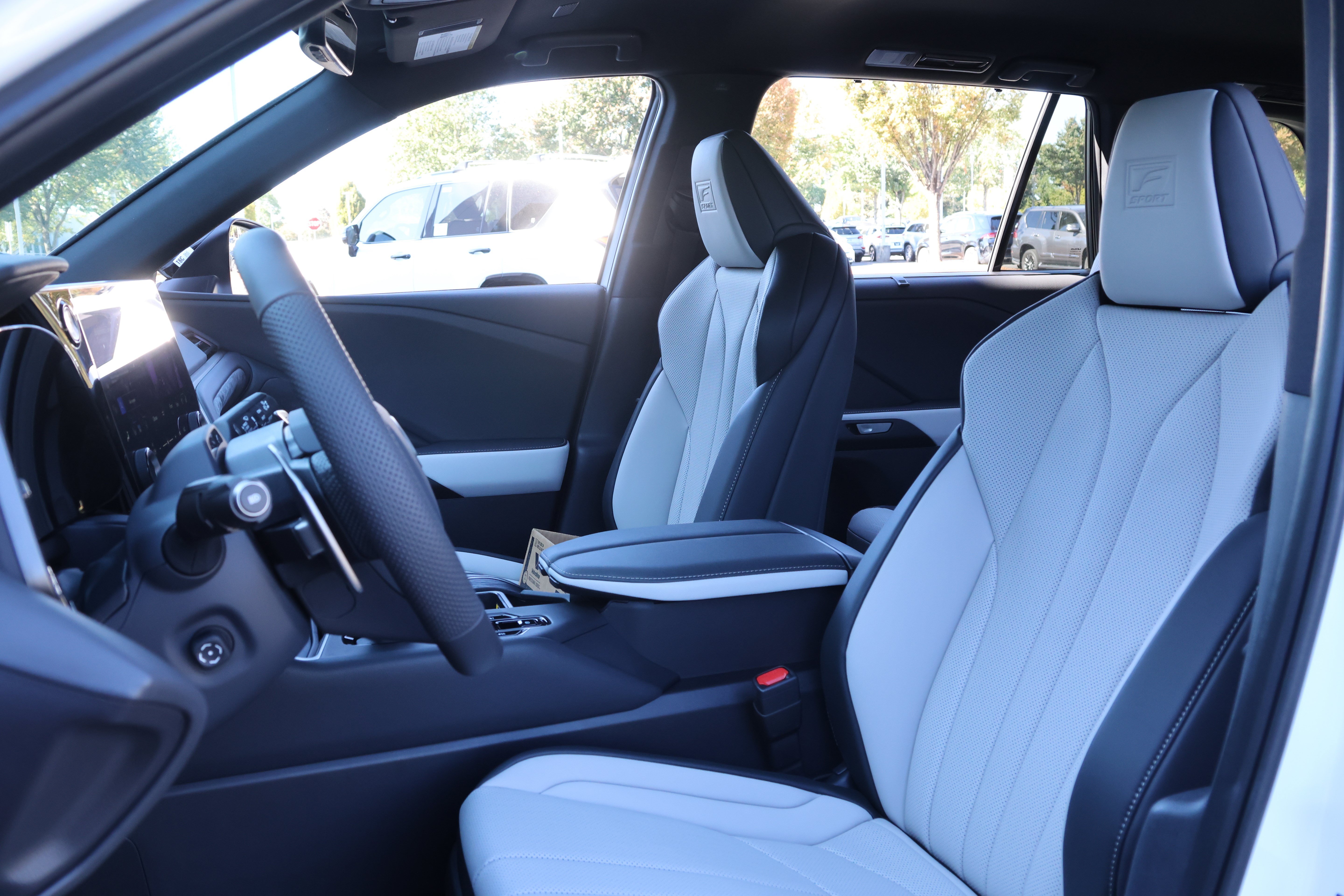 New 2026 Lexus TX 500h AWD image 32