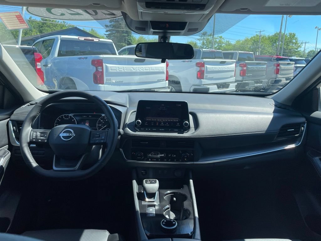 Used 2025 Nissan Rogue SV w/ SV Premium Package AWD/4WD image 10