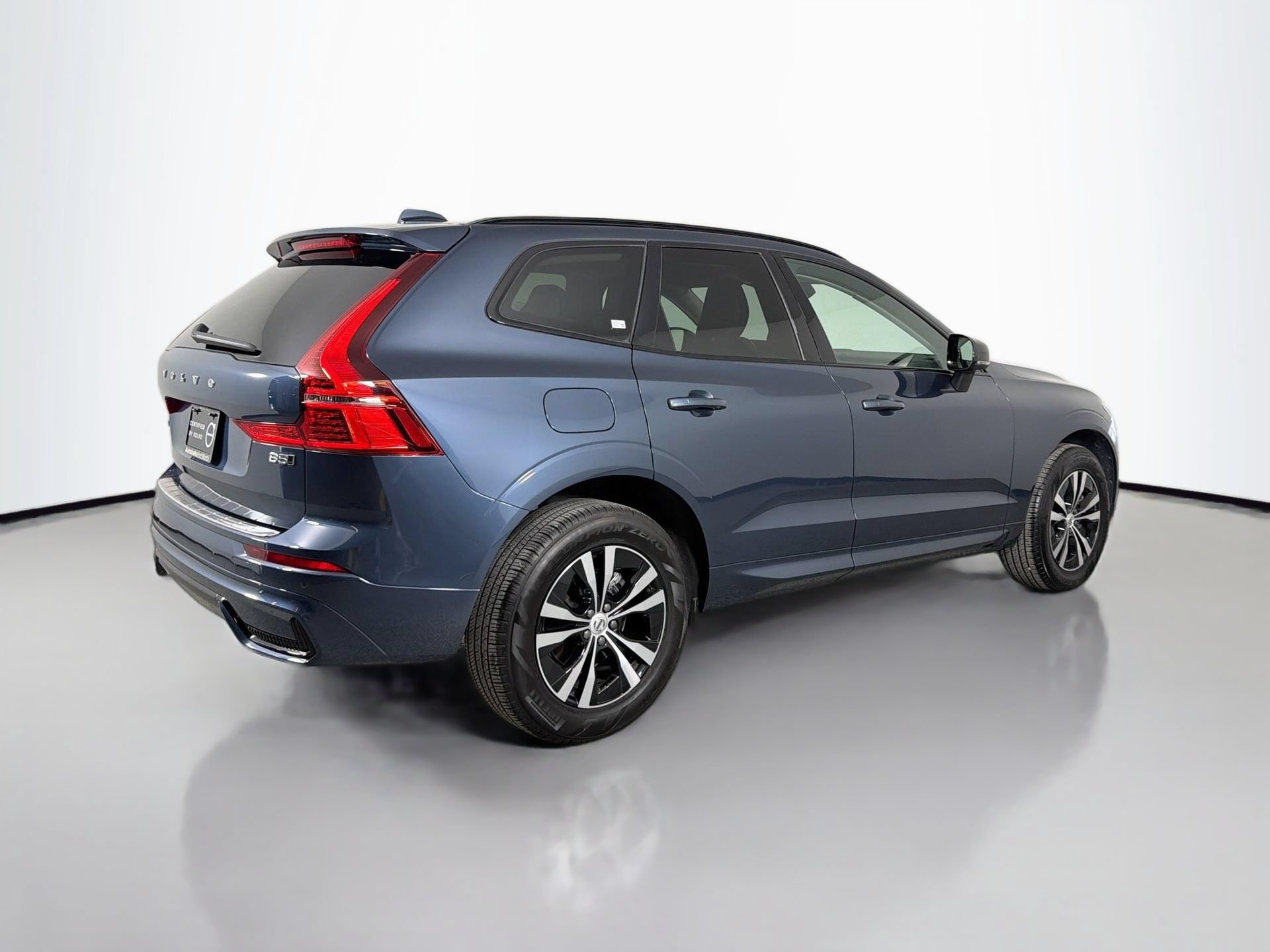 Certified 2025 Volvo XC60 B5 Core AWD/4WD image 6