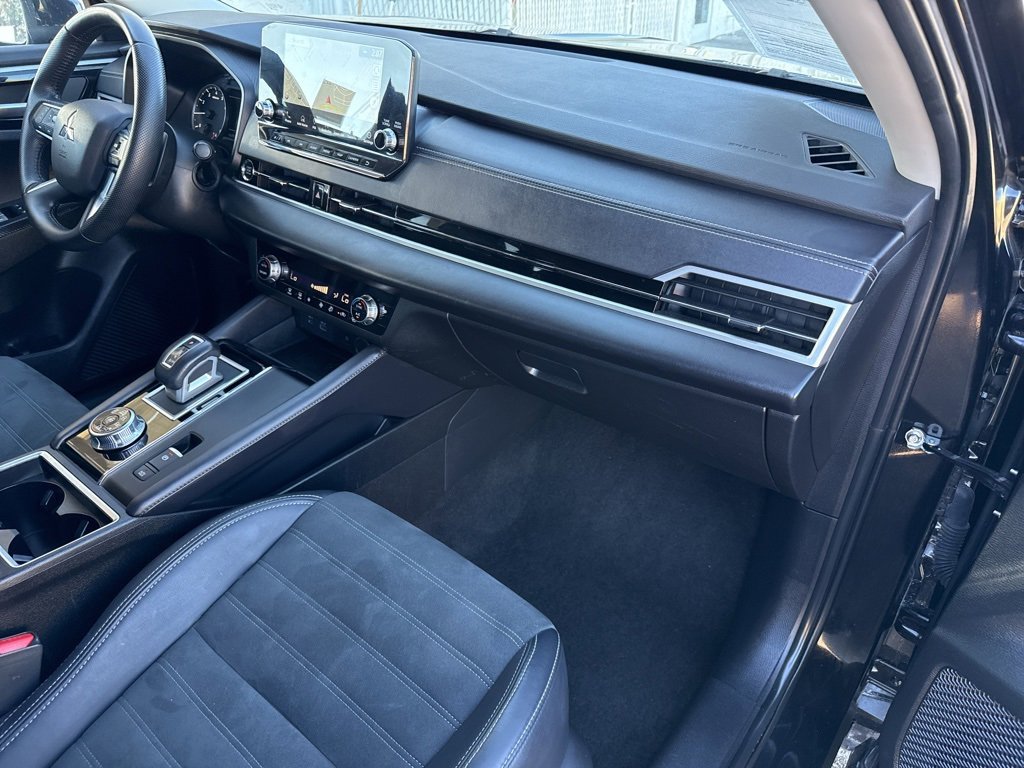 Used 2024 Mitsubishi Outlander SE image 22