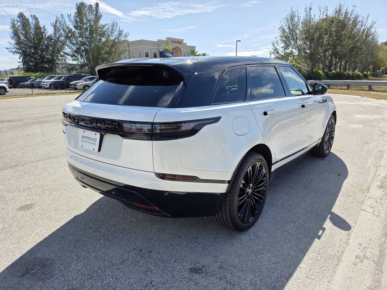 Certified 2024 Land Rover Range Rover Velar Dynamic SE image 24