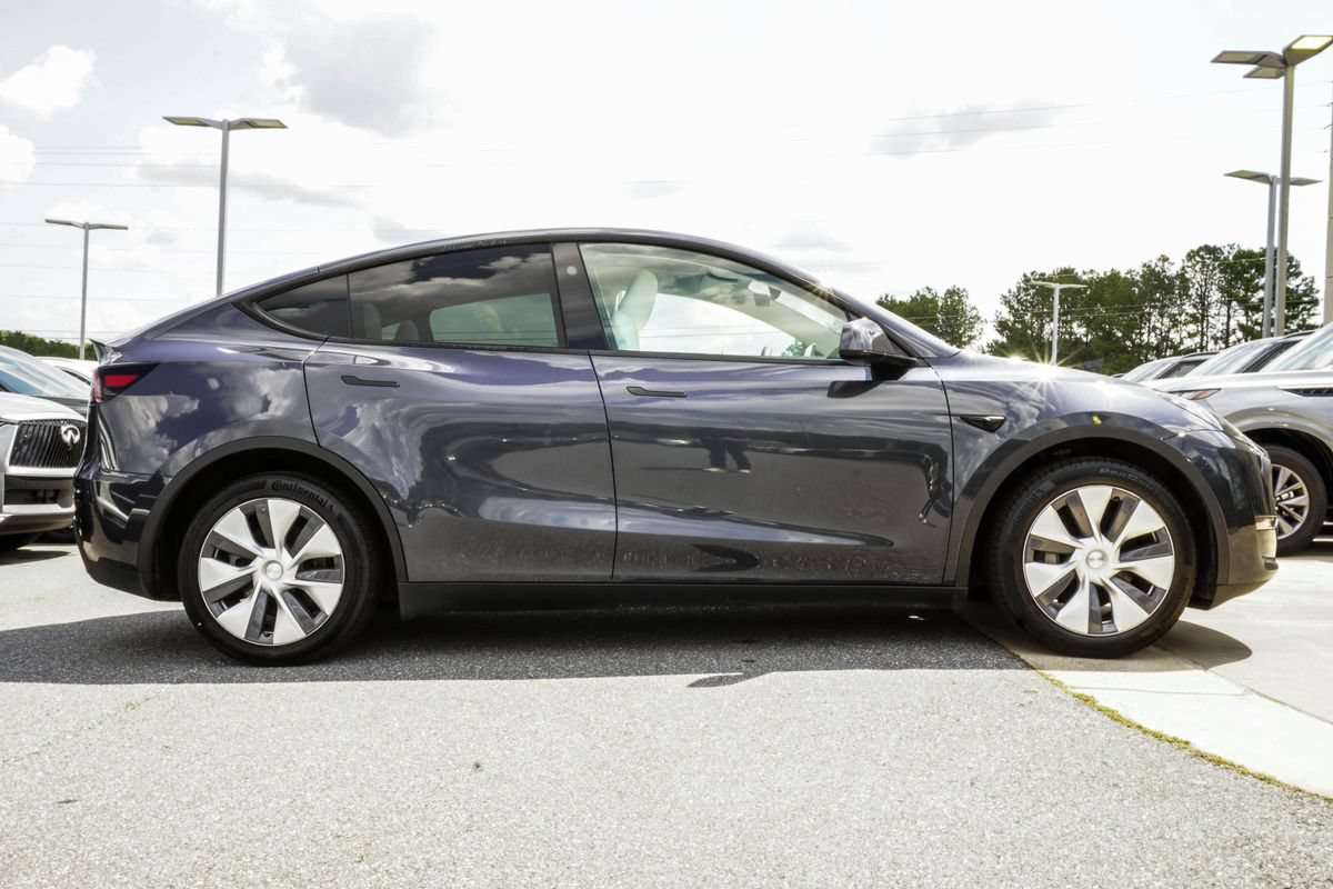 Used 2024 Tesla Model Y Long Range AWD/4WD image 6