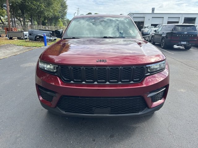 Used 2023 Jeep Grand Cherokee Altitude image 8