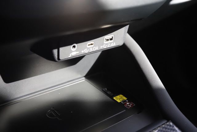 Used 2025 Subaru Forester Premium image 29