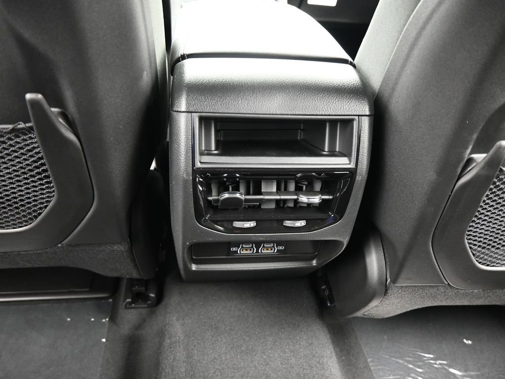 Used 2025 Jeep Grand Cherokee Laredo AWD/4WD image 29