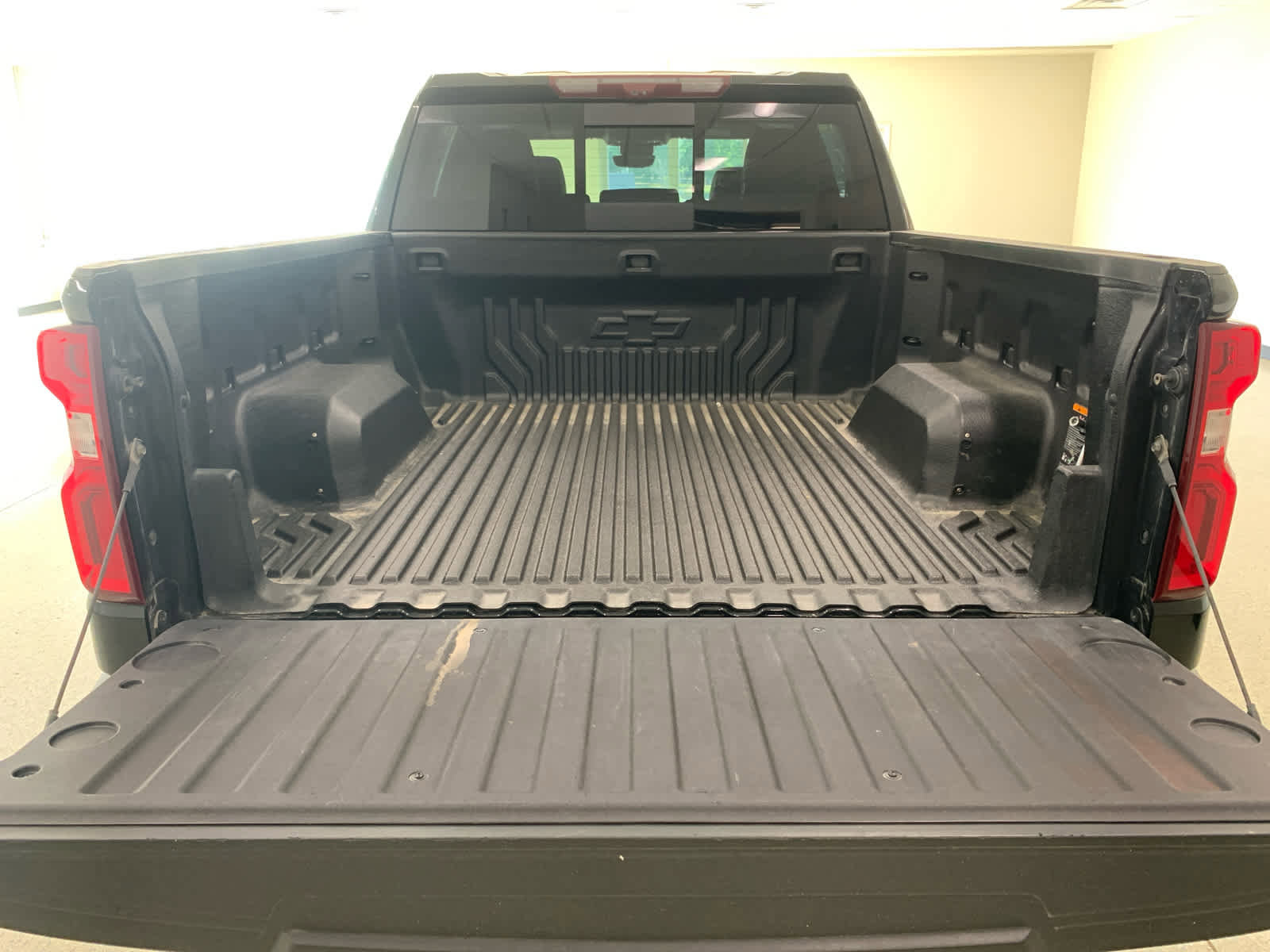 Used 2023 Chevrolet Silverado 1500 LTZ w/ Technology Package AWD/4WD image 10