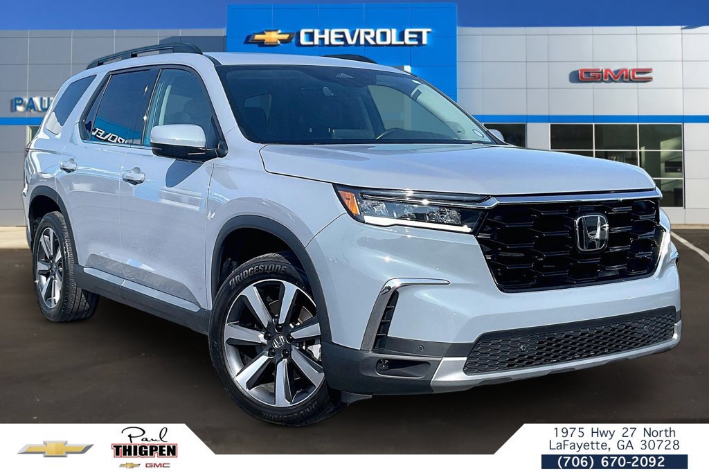 Used 2025 Honda Pilot Touring image 1