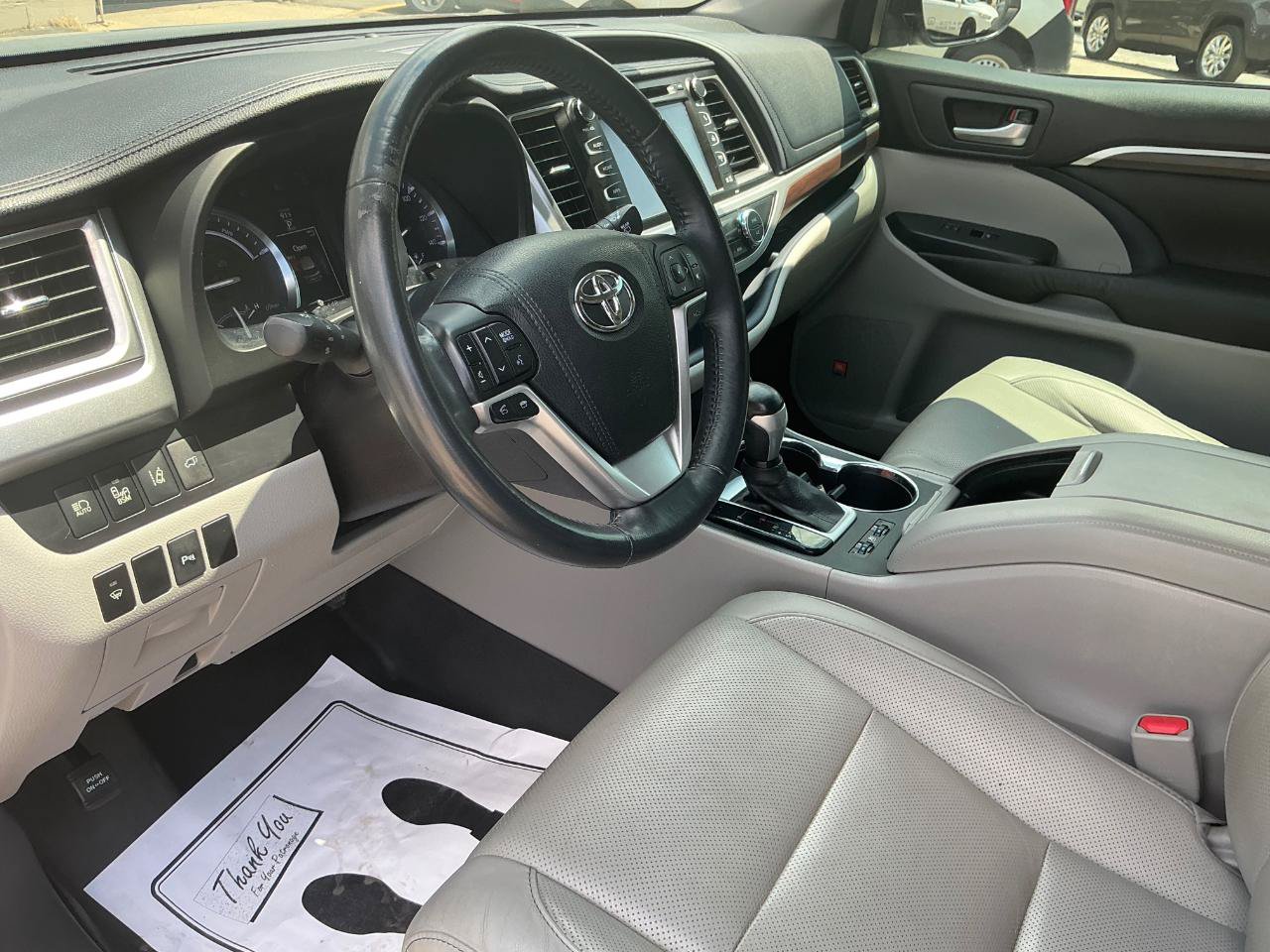 Used 2015 Toyota Highlander Limited w/ Driver Technology Package AWD/4WD image 20
