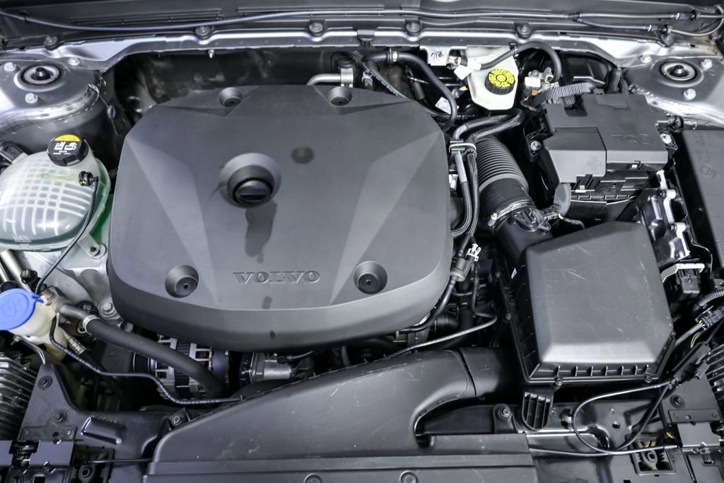 Used 2019 Volvo XC40 T5 Momentum image 33