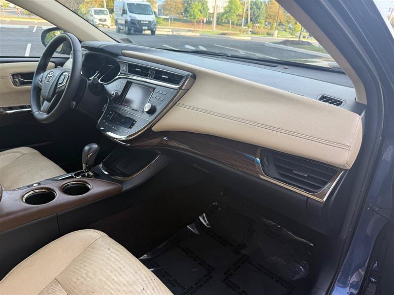Used 2014 Toyota Avalon Limited w/ Technology Package FWD image 32